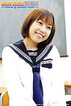 Norika Makihara smiling sweetly in kogal uniform