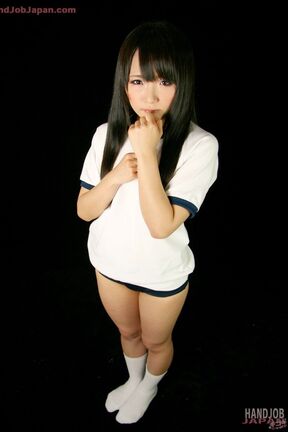 Long haired cutie Mizushima Ai wearing gym class uniform