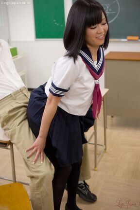 Kogal Kohaku Uta giving footjob in classroom in uniform