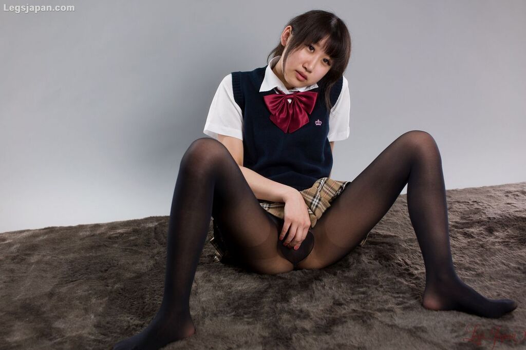 Oshima karina seated legs open knees raised ripping pantyhose