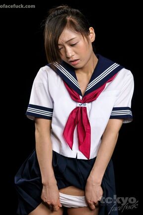 Yamada Reika face fucked in uniform wearing bondage chain
